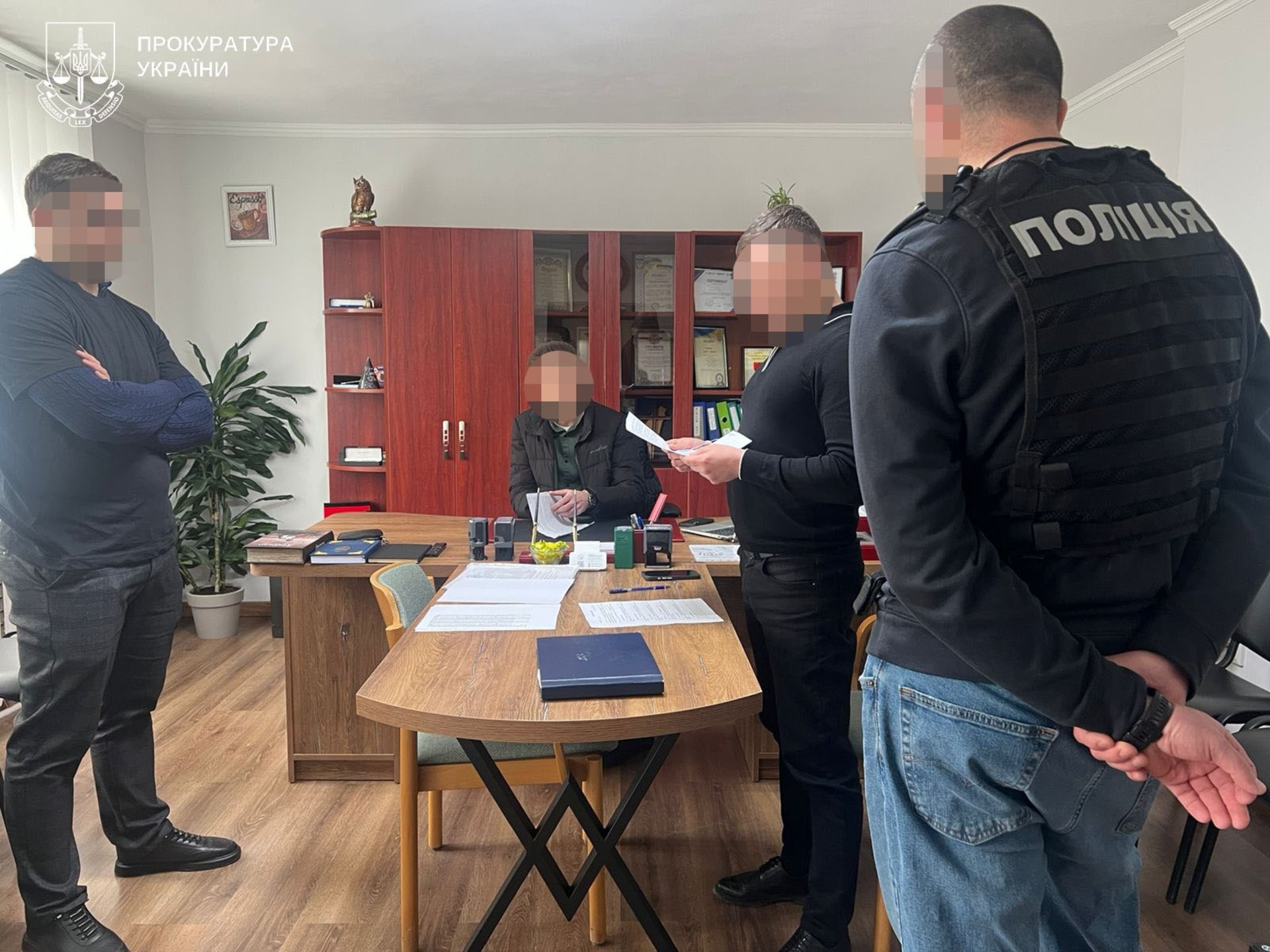 На Тернопільщині директор лікарні за гроші виготовляв довідки ЛКК