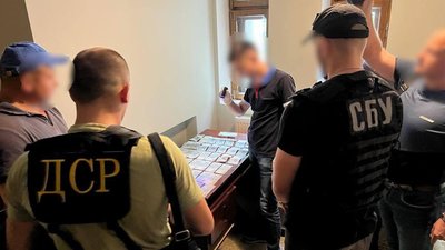 За місце на Микулинецькому кладовищі посадовець вимагав 65 000 гривень: його спіймали "на гарячому". ФОТО