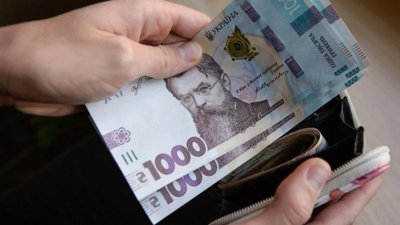 156 тисяч гривень за дитяче ліжечко: жінка потрапила у пастку шахраїв