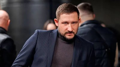 Адвокат Михайла Головка заблокував проїзд в Урядовому кварталі