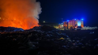 Була загроза для людей і довкілля: масштабну пожежу сміття ліквідували у Тернополі