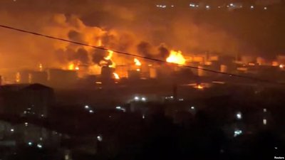 Атака українських безпілотників спровокувала масштабну пожежу на нафтопереробному заводі у рф