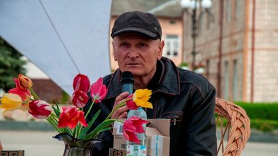 Відомого тернопільського журналіста і письменника нагородили золотою медаллю