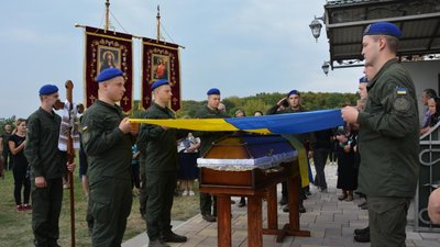 Після поранення знову повернувся на фронт: на Тернопільщині попрощалися із загиблим захисником. ФОТО