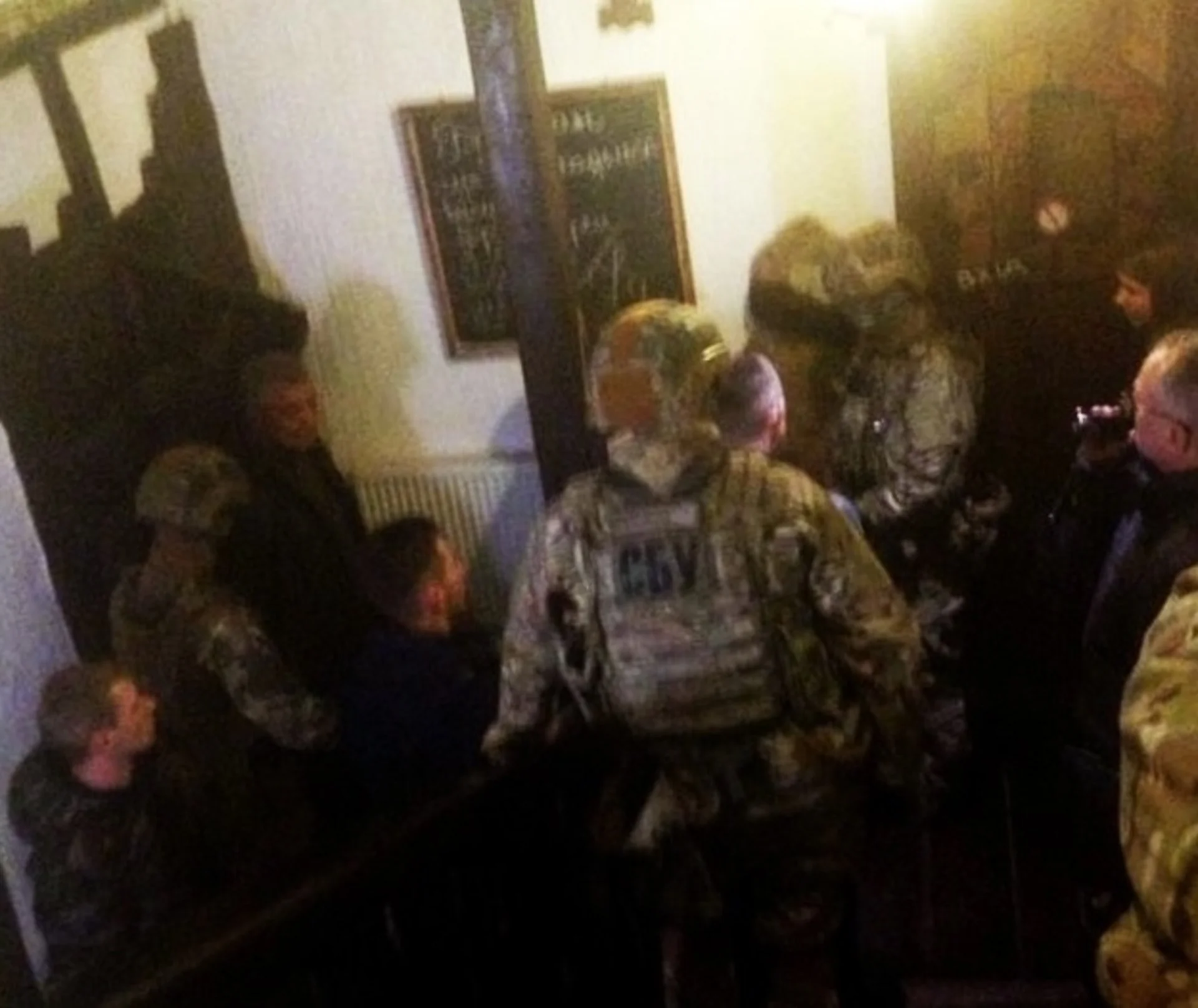 У тернопільському барі затримали рекетирів, які вимагали у підприємця 40000 доларів