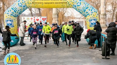 "Закохані у біг": у Тернополі влаштували символічний забіг. ФОТО