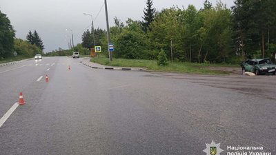 Автомобіль злетів з траси і перекинувся: п'яний молодик скоїв карколомну ДТП