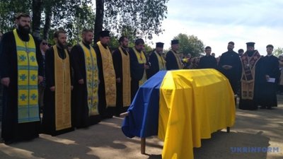 "Не дай Господь пережити комусь таке": батьки втретє хоронили сина-захисника. ФОТО