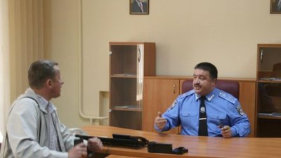 Головні міліціонер і "свободівець" Тернопільщини на очах у Януковича сперечалися, хто з них більший комуніст. Фото