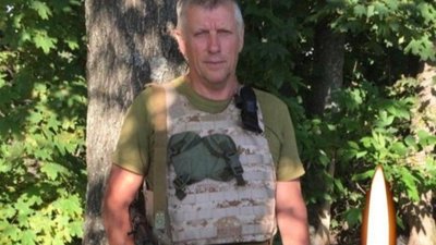 Не зміг дивитися, як гинуть молоді хлопці: Тернопільщина попрощалася із Героєм-добровольцем. ФОТО