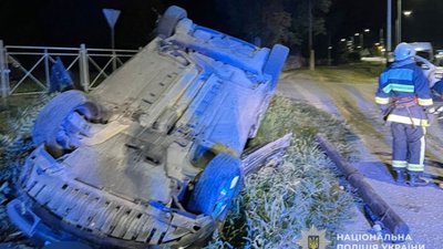 Від удару автомобіль перекинувся: 23-річний водій скоїв жахливу ДТП біля Тернополя