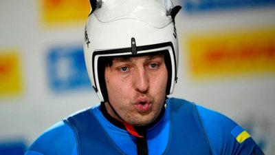 Тримає марку: спортсмен з Тернопільщини знову випав із саней на Олімпійських іграх. ФОТО