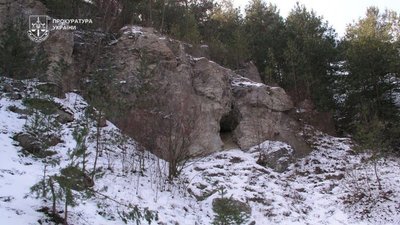 Питання землі над печерою "Кришталева" потрапило до суду