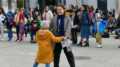 Тернополянка організувала гаївки для українців у Варшаві. ФОТО