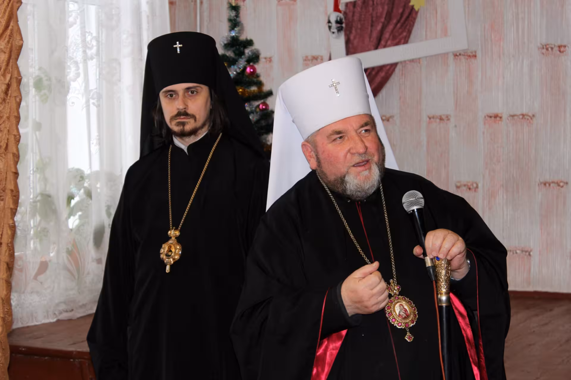 Архієпископ УПЦ КП: Вчителів силою зганяють у Зарваницю