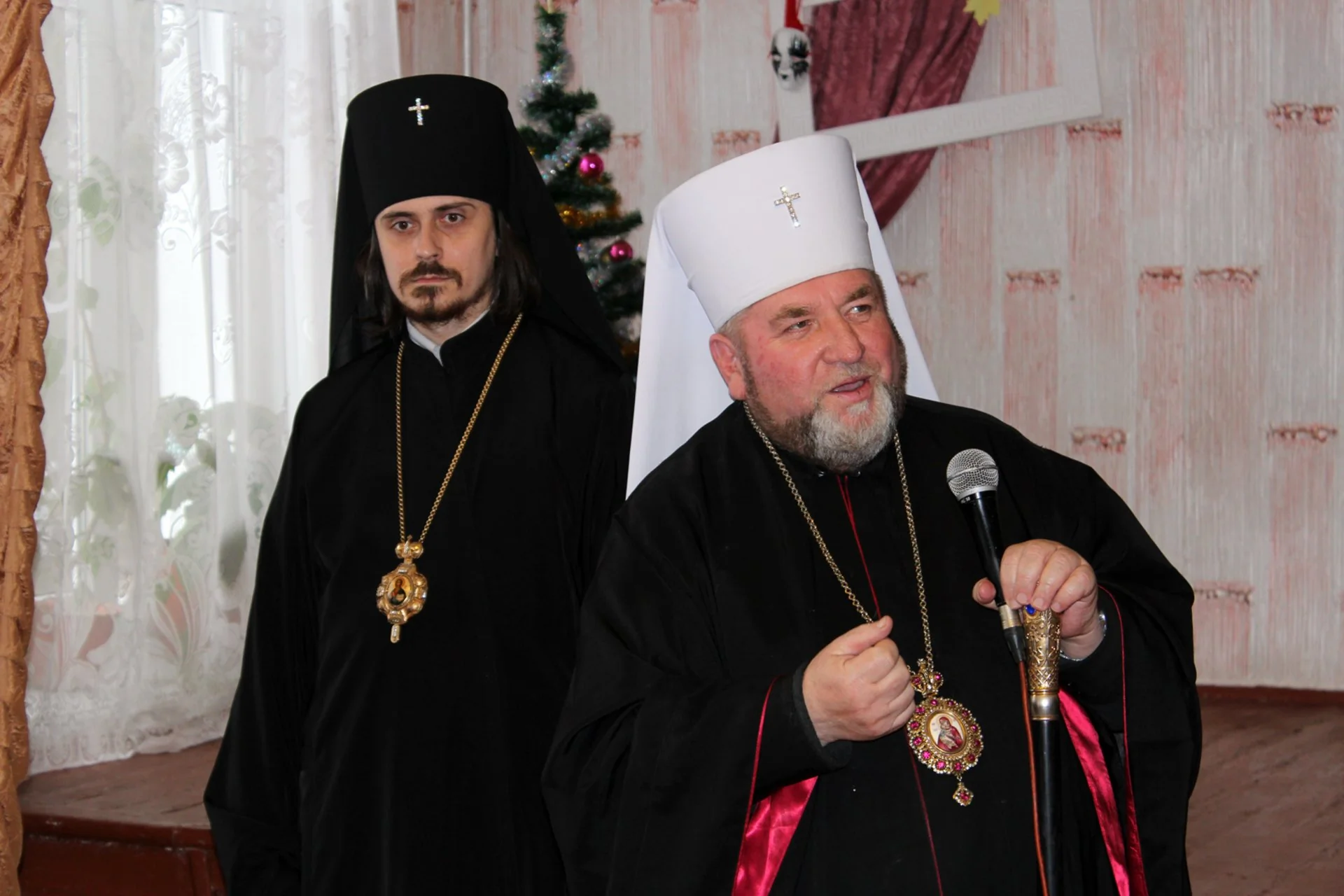 Архієпископ УПЦ КП: Вчителів силою зганяють у Зарваницю