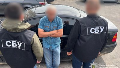 Обіцяв зарахувати на навчання 41-річного чоловіка: на хабарі спіймали директора коледжу