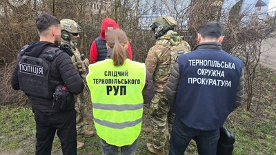 На Тернопільщині чергове затримання особи, яка намагалася заробити на ухилянтах