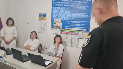 Правоохоронці вручили підозри 4 тернопільським лікарям за хабарі при встановленні інвалідності
