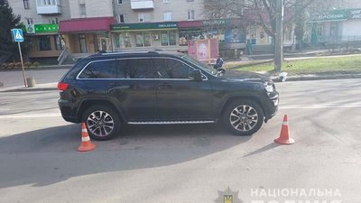 Водій позашляховика збив жінку на пішохідному переході