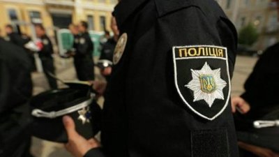 Нелегальні таксисти разом з поліцейським вимагали гроші в італійця?!