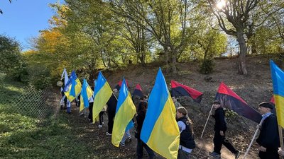 Довірена особа Романа Шухевича Марія Римик: біля Бережан освятили меморіальну композицію