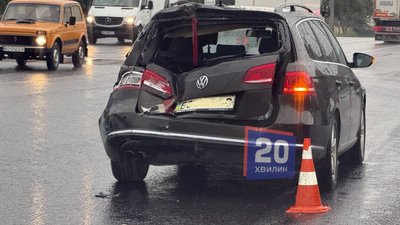Два автомобілі і маршрутка зіткнулися у Тернополі. ФОТО