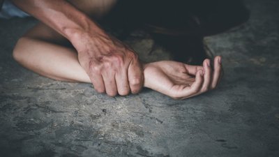 У Тернополі адвокат напав на студентку на спортивному майданчику і вчинив "дії сексуального характеру"
