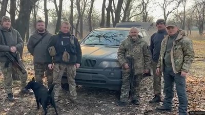 На Різдво голова Тернопільської облради відвіз автівки українським захисникам на передову. ВІДЕО