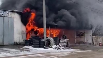 Стовп диму здійнявся над Тернополем: гасять масштабну пожежу. ВІДЕО