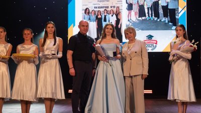 Кращих випускників Тернополя відзначили спеціальними медалями. ФОТО
