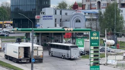 На деякі завозять пальне, деякі зачиняються: що коїться на тернопільських заправках. ВІДЕО