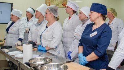 Кухарі шкільних їдалень вдосконалюють навички у надсучасному кулінарному хабі