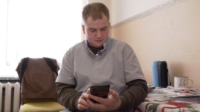 Втратив зір, але знайшов себе: психолог і поет Роман Фещак робить "літературний масаж". ВІДЕО