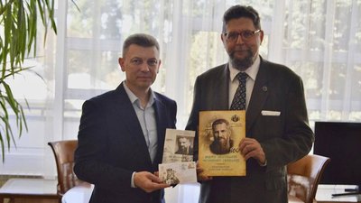 Нащадкові митрополита Андрея Шептицького вручили відзнаку обласної ради