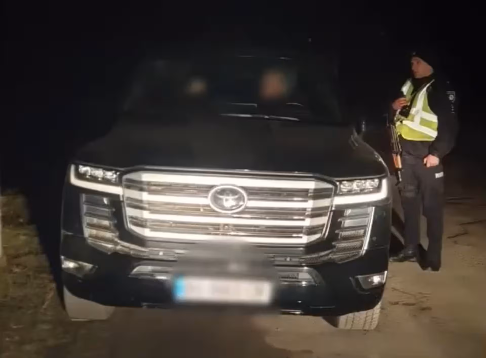 П'яний водій без прав влаштував перегони з патрульними під час комендантської години. ВІДЕО