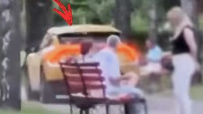 Стало відомо, скільки коштує покататися на автомобілі тернопільським парком. ВІДЕО