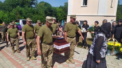 У громадах Тернопільщини попрощалися із загиблими воїнами. ФОТО