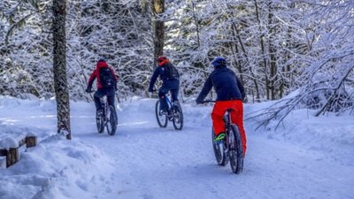 Як їздити на велосипеді взимку: головні поради