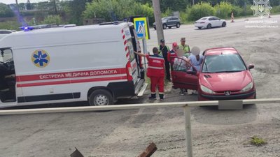 Відкрилася кровотеча: на Тернопільщині патрульні врятували чоловіка