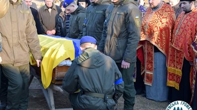 На Тернопільщині попрощалися з молодим Героєм, котрий загинув у боях за Київ. ФОТО