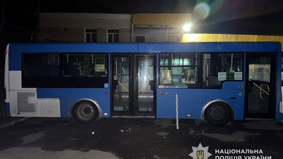 Жінка зламала ногу, намагаючись зайти в автобус: прикрий випадок у Тернополі