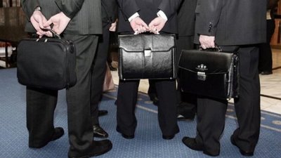 Бенкет під  час війни: заробітна плата керівників бюджетних установ