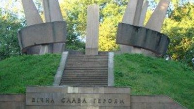 Сьогодні покладуть квіти до Пагорба Слави у Тернополі