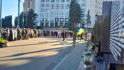 Згадали усіх Героїв, котрі загинули у вересні: в Тернополі відбулася панахида "Світло молитви в темряві війни"