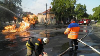 Блискавиця запалила газопровід прямо на вулиці