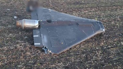 На Тернопільщині знову попереджають про небезпеку від уламків ракет і дронів: куди повідомляти про знахідки?