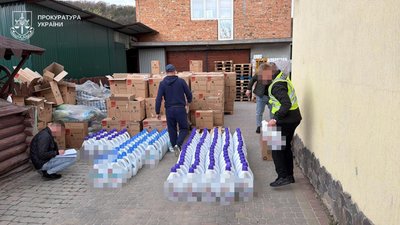 На Чортківщині підробляли рідкі пральні порошки відомого бренду