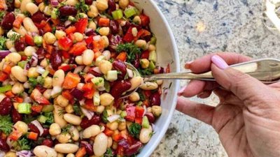 Ситні салати, які можуть замінити основну страву