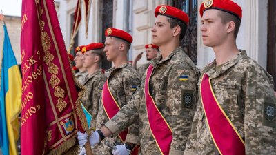 Випускники військового коледжу отримали дипломи та атестати